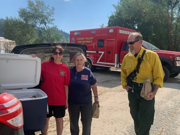 GVFPD on-scene of the Nellie fire, Auxiliary providing much needed food and drinks.