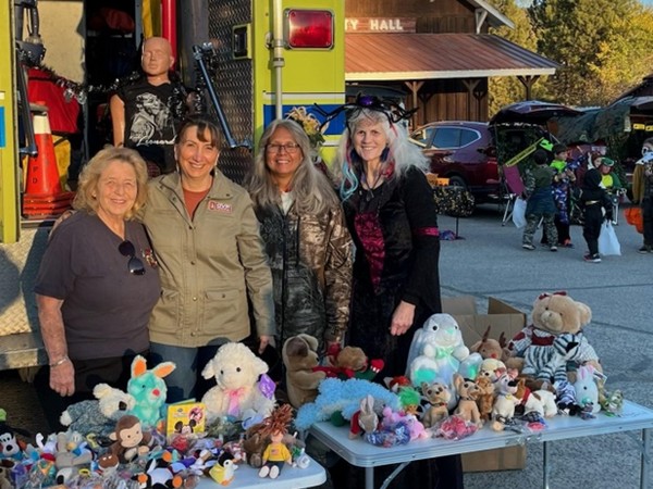 Auxiliary members handing out toys during Trunk-or-Treat.